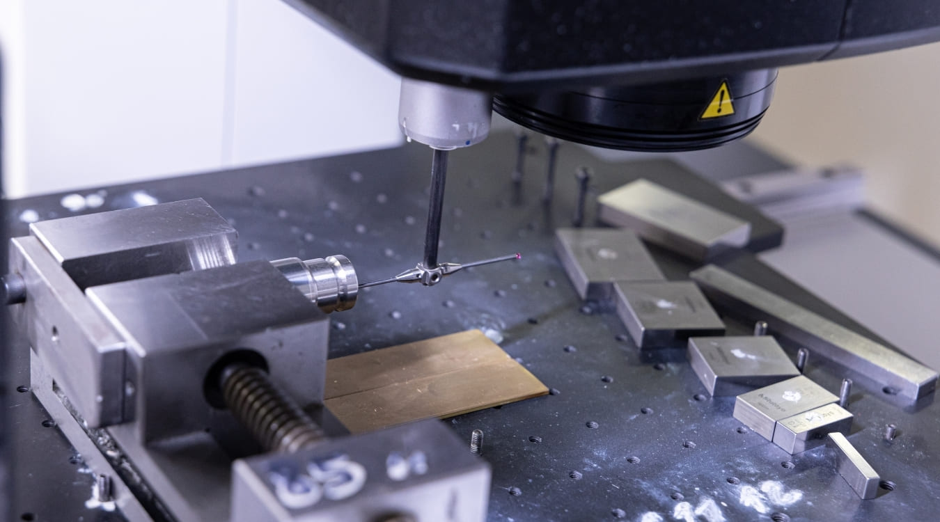 Zeiss qualità officina meccanica locatelli bergamo paladina tornitura da barra tornitura da ripresa fresatura