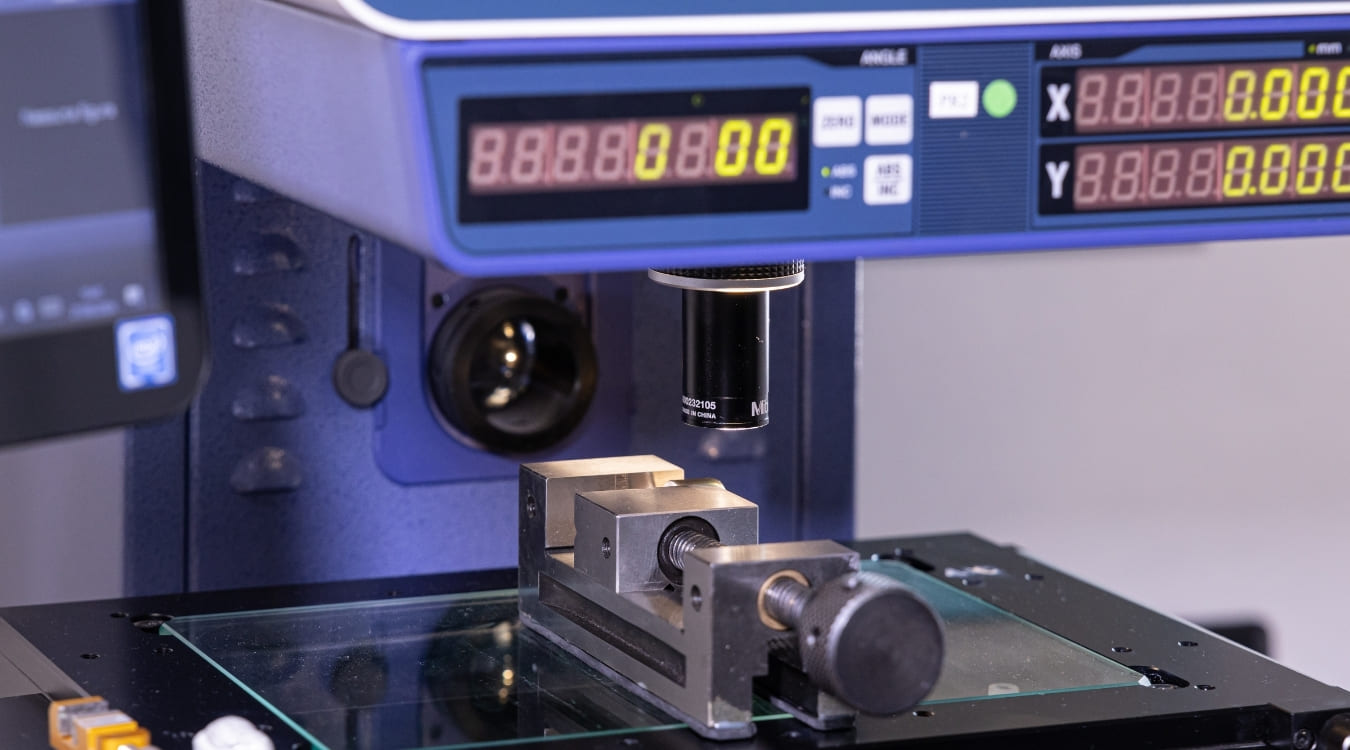 Misurazione officina meccanica controllo dimensionale certificazione iso9001 azienda certificata