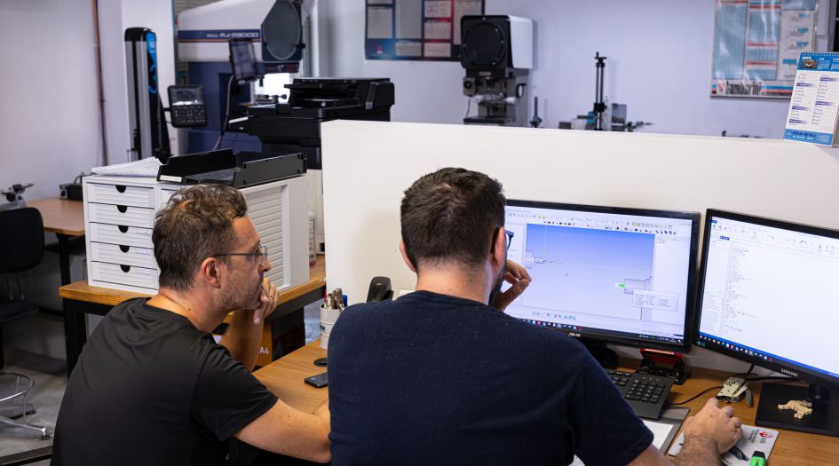 SOFTWARE cad cam esprit utilizzato in officina meccanica locatelli precisione tornitura fresatura
